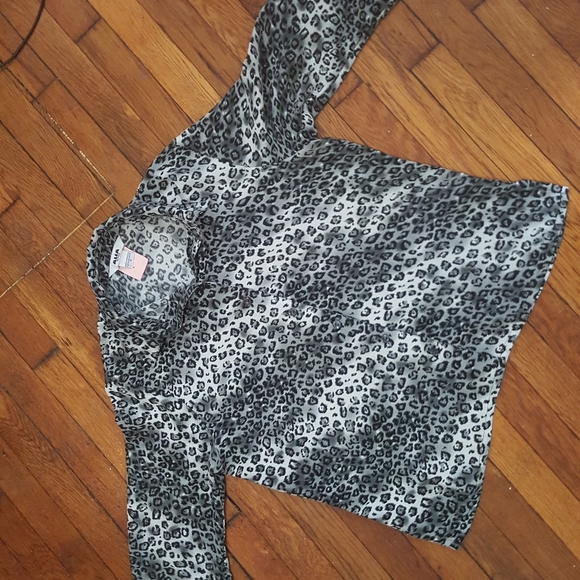 Leopard Print Petite Top - Picture 2 of 6